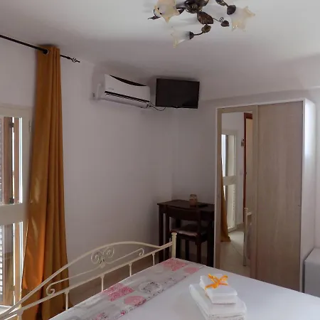 Le Cave Bed & Breakfast *